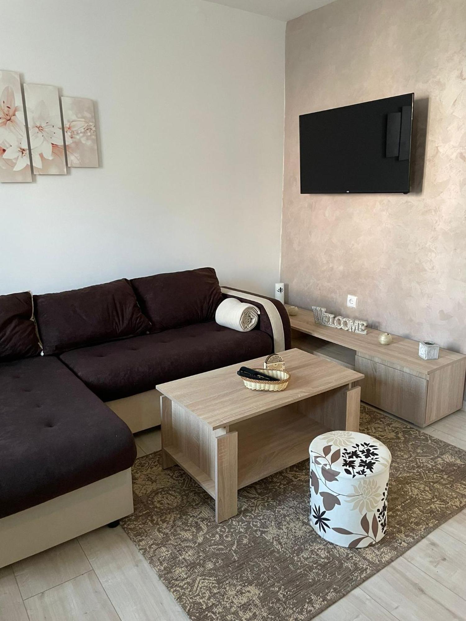 Apartmani Marija Zemun Zemun Polje Buitenkant foto