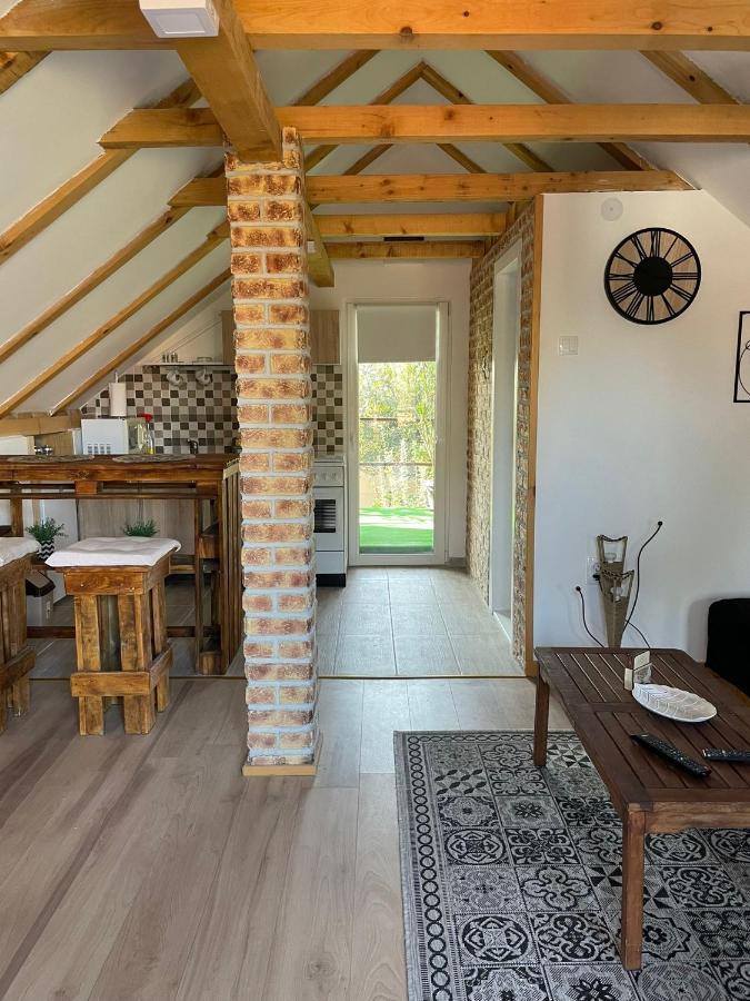 Apartmani Marija Zemun Zemun Polje Buitenkant foto
