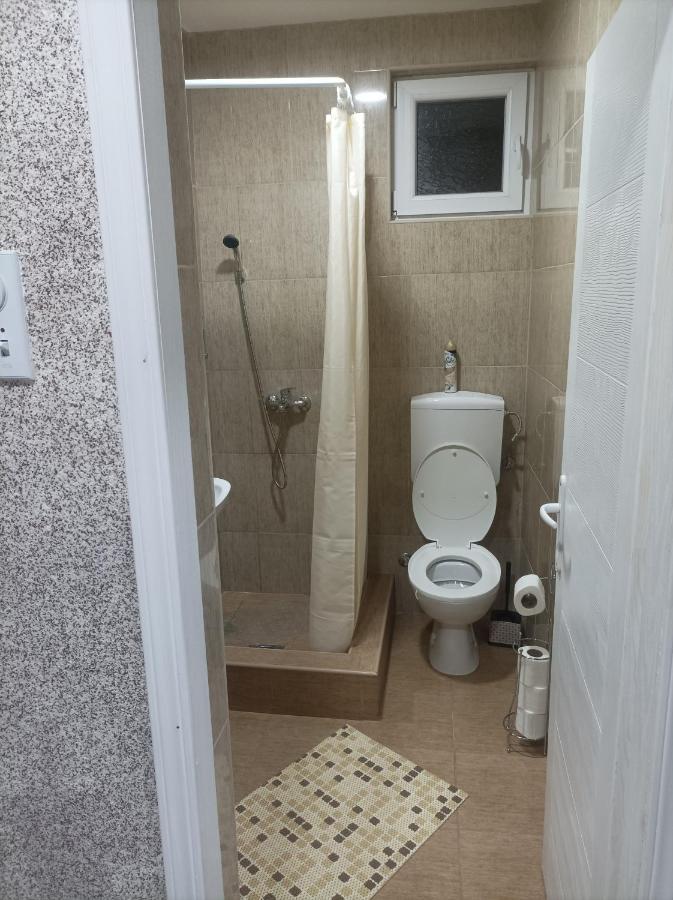 Apartmani Marija Zemun Zemun Polje Buitenkant foto