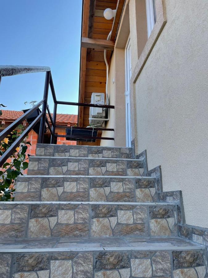 Apartmani Marija Zemun Zemun Polje Buitenkant foto