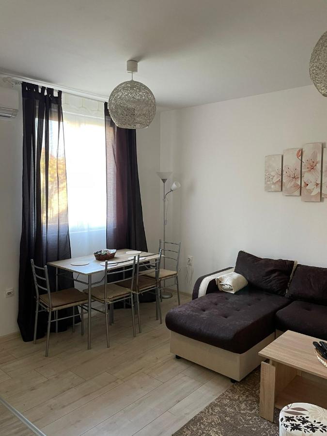 Apartmani Marija Zemun Zemun Polje Buitenkant foto