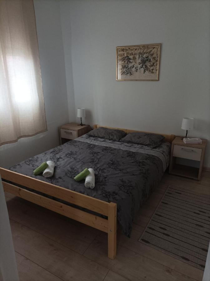 Apartmani Marija Zemun Zemun Polje Buitenkant foto
