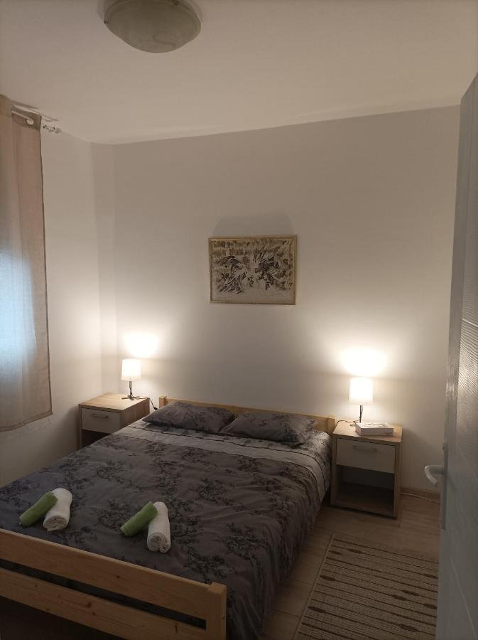 Apartmani Marija Zemun Zemun Polje Buitenkant foto