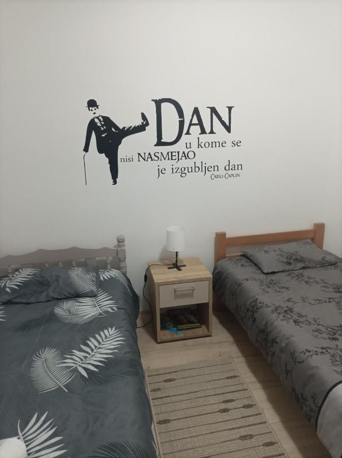 Apartmani Marija Zemun Zemun Polje Buitenkant foto